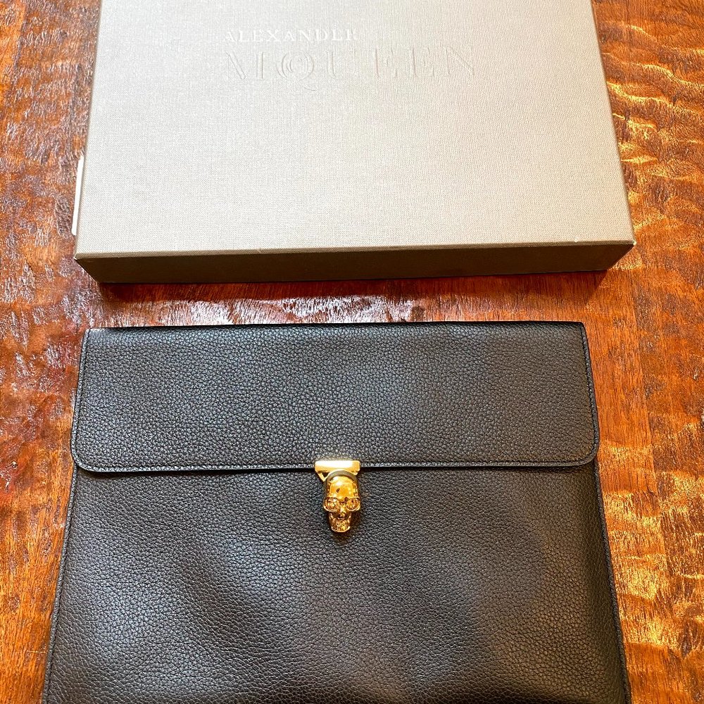 Alexander McQueen Skull black leather clutch